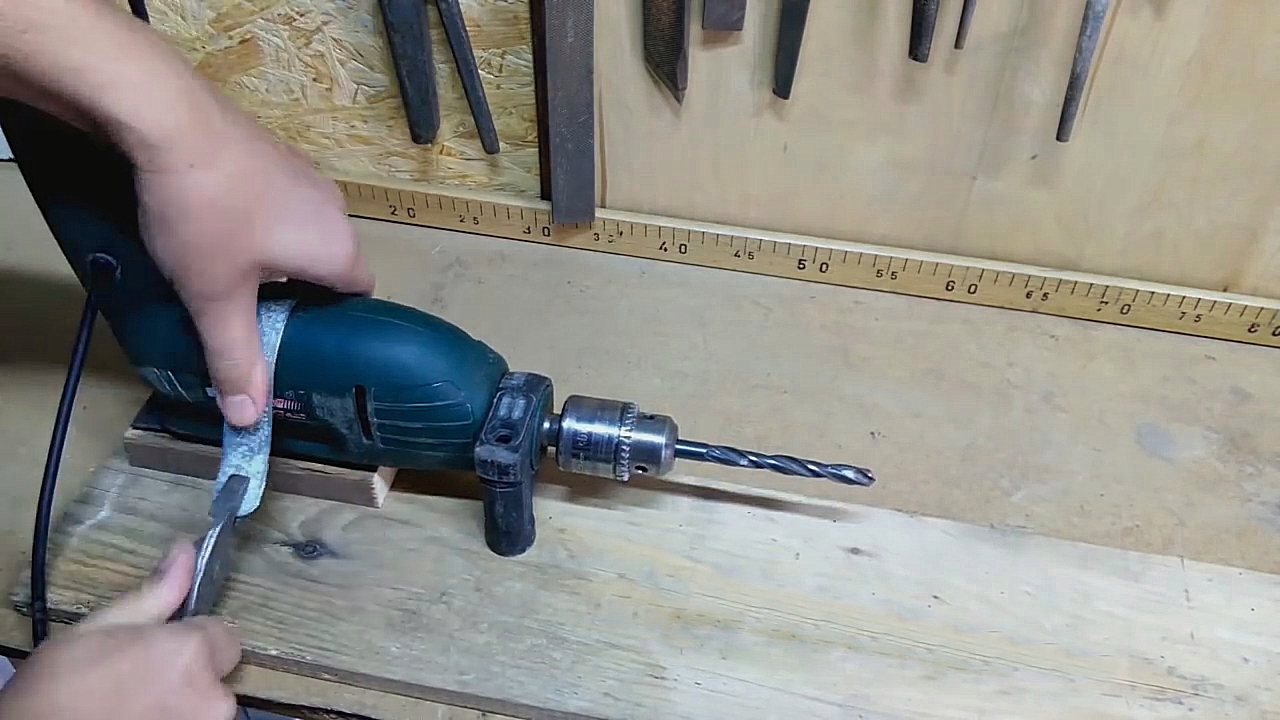 Токарная приставка для дрели фирмы wolfcraft. Dremel токарный станок. Сверление отверстий в стене перфоратором. Вставить сверло в шуруповерт. Патрон перфоратора калибр 1020\40.